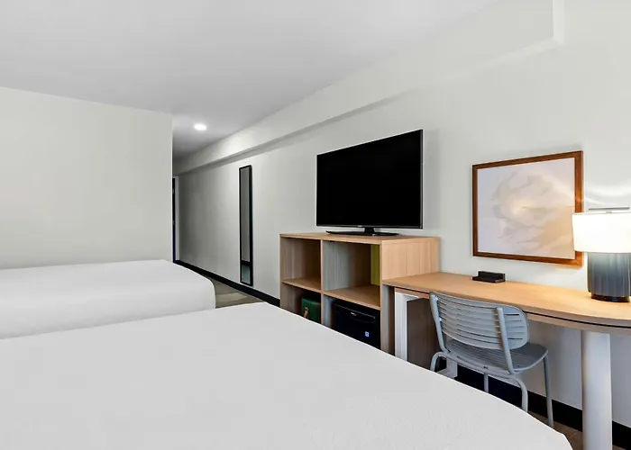 Spark By Hilton Hotel 2*